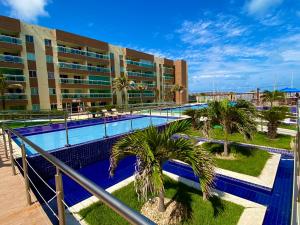 Vista de la piscina de VG Fun Fortaleza - Apartamento de Temporada na Praia do Futuro - Ceará o d'una piscina que hi ha a prop