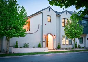 Budova, kde se prázdninový dům nachází