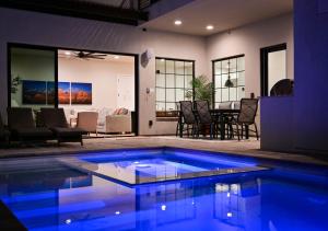 Bazén v ubytování Zion Red Villa at Sand Hollow with Private Pool and Hot Tub nebo v jeho okolí