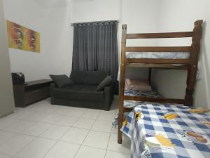 Ένα ή περισσότερα κρεβάτια σε δωμάτιο στο Kitnet na Praia do Embare em Santos