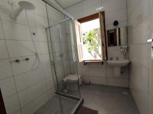 Casa das Luzes Hostel IVN的一间浴室