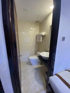 Ένα μπάνιο στο Kingdom Danang Hotel