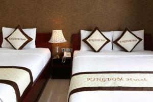 Ένα ή περισσότερα κρεβάτια σε δωμάτιο στο Kingdom Danang Hotel