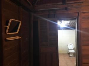 Koupelna v ubytování Naks Shack