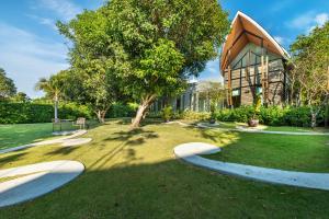 Zahrada ubytování Phukalini Luxury Pool Villa & Onsen