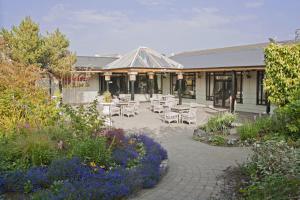 Vrt pred nastanitvijo Greenhills Hotel Limerick