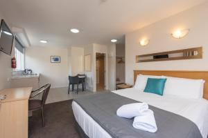Voodi või voodid majutusasutuse Capital View Motor Inn - Free Parking toas