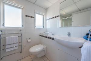 Vannituba majutusasutuses Capital View Motor Inn - Free Parking