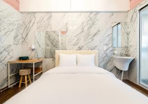 Katil atau katil-katil dalam bilik di Woomigwan Hotel +47 gambar
