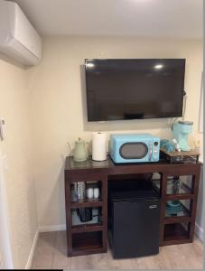 a small table with a tv and a microwave at Guest House next to Little Italy in San Diego