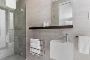 Ένα μπάνιο στο Belle Vue Villa - Stunning Views with Hot Tub +14 φωτογραφίες