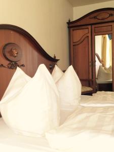 Cama ou camas em um quarto em Hotel Goldner Loewe