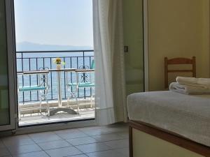 Postel nebo postele na pokoji v ubytování Artemis Hotel + 37 fotografií