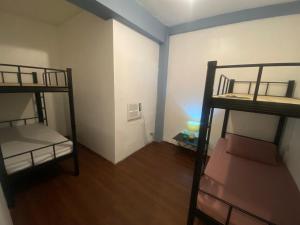 Postel nebo postele na pokoji v ubytování Lime Lite Manila Hostel