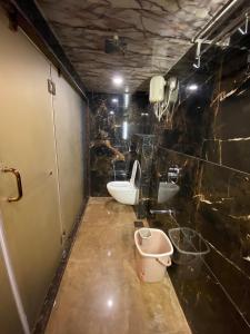 Koupelna v ubytování Hotel 97 Inn- Andheri Versova