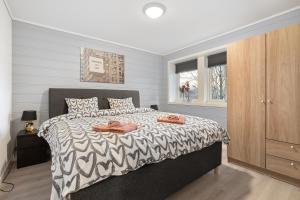 a bedroom with a bed with two towels on it at Apartments Bergen free parking in Bergen