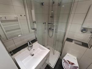 Bilik mandi di FeWo Auszeit 25 - Horumersiel +15 gambar