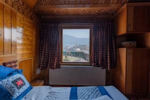 Nespecifikovaný výhled na hory nebo výhled na hory při pohledu z hotelu