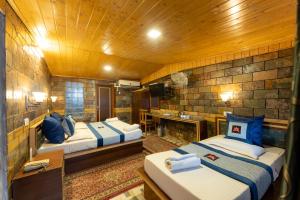 Postel nebo postele na pokoji v ubytování Hotel Akbar At Dal Lake Ghat Number 1 + 37 fotografií