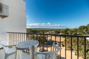 a balcony with a table and chairs and the ocean at Estudio Mirada 309 in Es Pujols