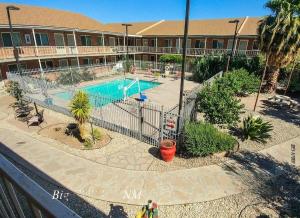 a swimming pool in front of a building at Big Chile Inn & Suites in Las Cruces