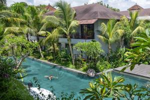 Bazén v ubytování The Hava Ubud A Pramana Experience nebo v jeho okolí