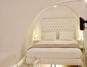 Voodi või voodid majutusasutuse Aeolos Art & Eco Suites Adults Only toas