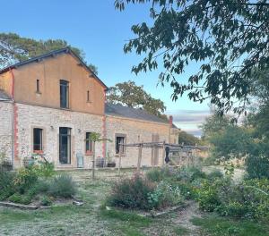 Κήπος έξω από το Superbe maison de campagne à deux pas de Nantes