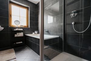 Ένα μπάνιο στο Ferienhaus Florianiweg +68 φωτογραφίες