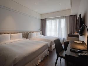 Rúm í herbergi á Hotel Mvsa+Michelin 2 Starred Molino de Urdàniz