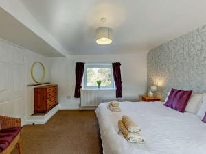 a bedroom with a bed with two towels on it at 1 Bed in Matlock 91824 in Tansley