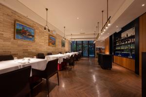 Veitingastaður eða matsölustaður á Hotel Mvsa+Michelin 2 Starred Molino de Urdàniz