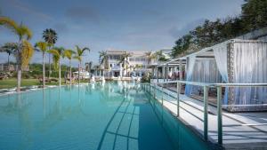 Басейн в Lanna Inthan Resort або поблизу