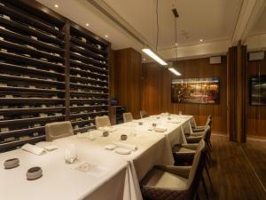 Veitingastaður eða matsölustaður á Hotel Mvsa+Michelin 2 Starred Molino de Urdàniz