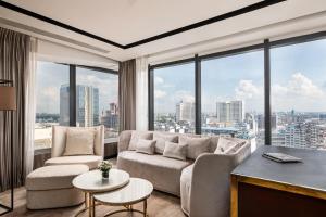 Ruang duduk di Yangon Thanlwin Hotel