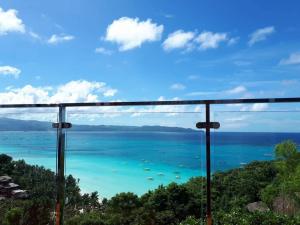 ボラカイにあるAmor Penthouse/Honeymoon Suite with Jacuzzi - Best View in the Island. Hidden Paradise!のギャラリーの写真