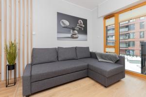 Area tempat duduk di Modern White Apartments in Gdańsk with Balcony and Access to Gym by Renters