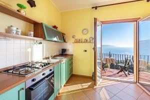a kitchen with a view of the ocean at Appartamento Arlecchino in Gargnano
