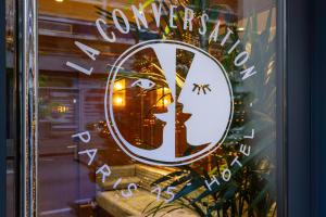 a window of a store with a clock in it at Hôtel La Conversation in Paris