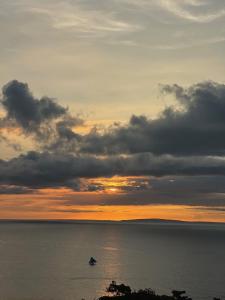 ボラカイにあるAmor Penthouse/Honeymoon Suite with Jacuzzi - Best View in the Island. Hidden Paradise!のギャラリーの写真