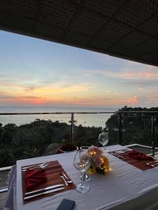 ボラカイにあるAmor Penthouse/Honeymoon Suite with Jacuzzi - Best View in the Island. Hidden Paradise!のギャラリーの写真