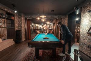 Biliár nebo kulečník v ubytování Grand Hotel Falkenberg