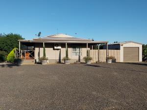 a house with a driveway in front of it at Sherry house in Bannockburn