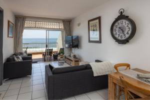 Et sittehjørne på 22 Bronze Bay - by Stay in Umhlanga