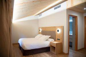 Posteľ alebo postele v izbe v ubytovaní Hotel Restaurant Castellarnau