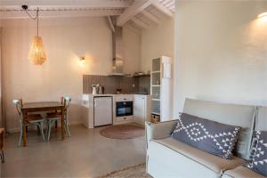 Kuchyň nebo kuchyňský kout v ubytování Nômade Melides Eco Lodge