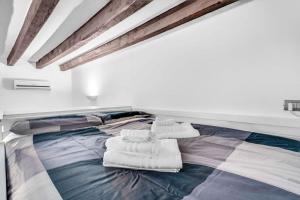 Voodi või voodid majutusasutuse Duomo M1 - JDN HOUSE con Wi-fi e Smart TV toas