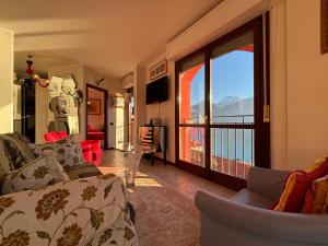 a living room with a view of the ocean at Lakeside Design Apartment Casa Manola - Larihome A44 in San Siro