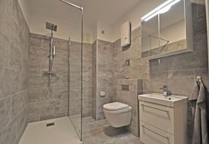 a bathroom with a shower and a toilet and a sink at Design-Highlight: Stilvolles Altstadt-Apartment! in Wittlich