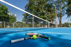 Tennis and/or squash facilities at Inya Lake Hotel Yangon or nearby